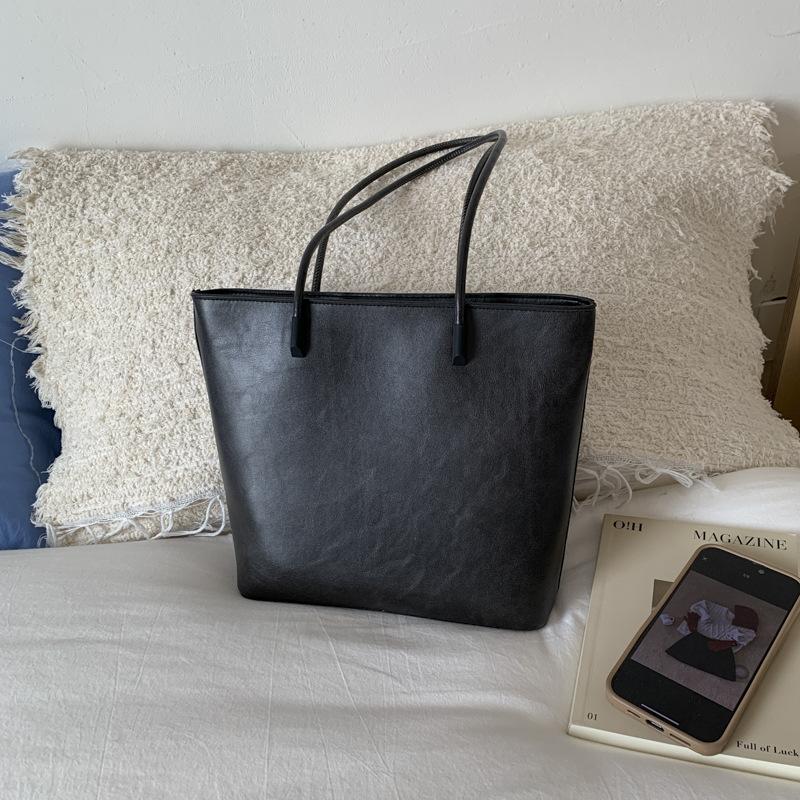 

Korean version of portable commuter bag 2025 new retro tote bag high-end large-capacity shoulder armpit bag чорний