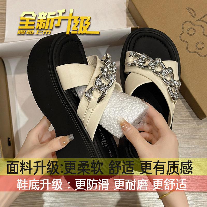 

Small person increases height, thick-bottomed fashionable beach cool slippers for women s summer wear 2025 new rhinestone one-word slippers for women 40