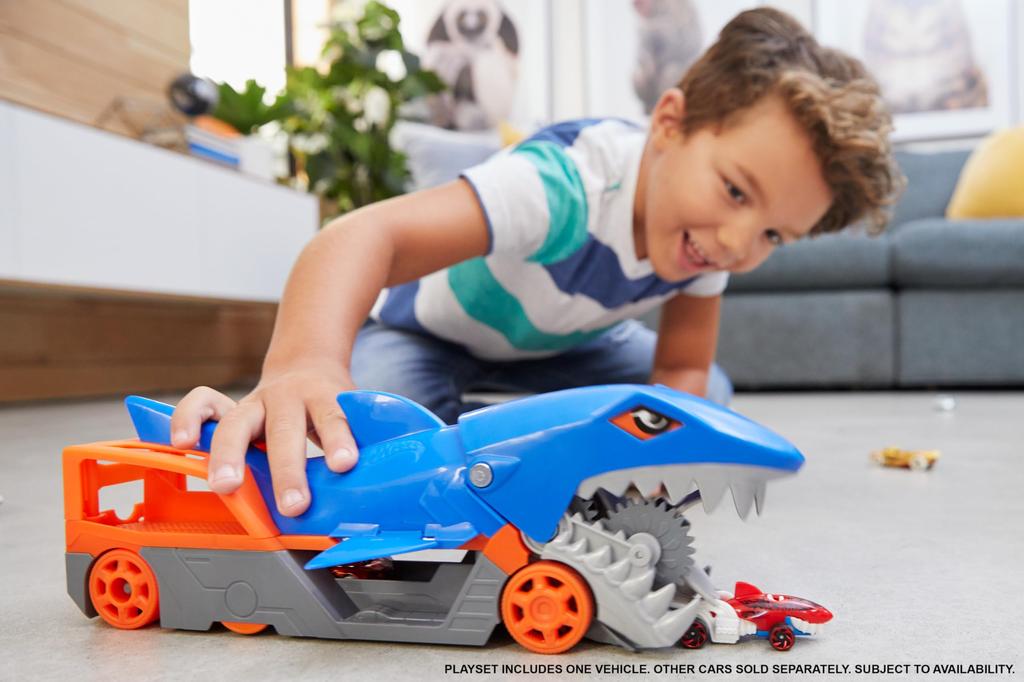Hot Wheels Shark Chomp Transporter Playset with One Scale Car for Kids 4 To 8 Years Shark Bite Hauler Picks Up Cars In Its Jaws Stores Up To Five In