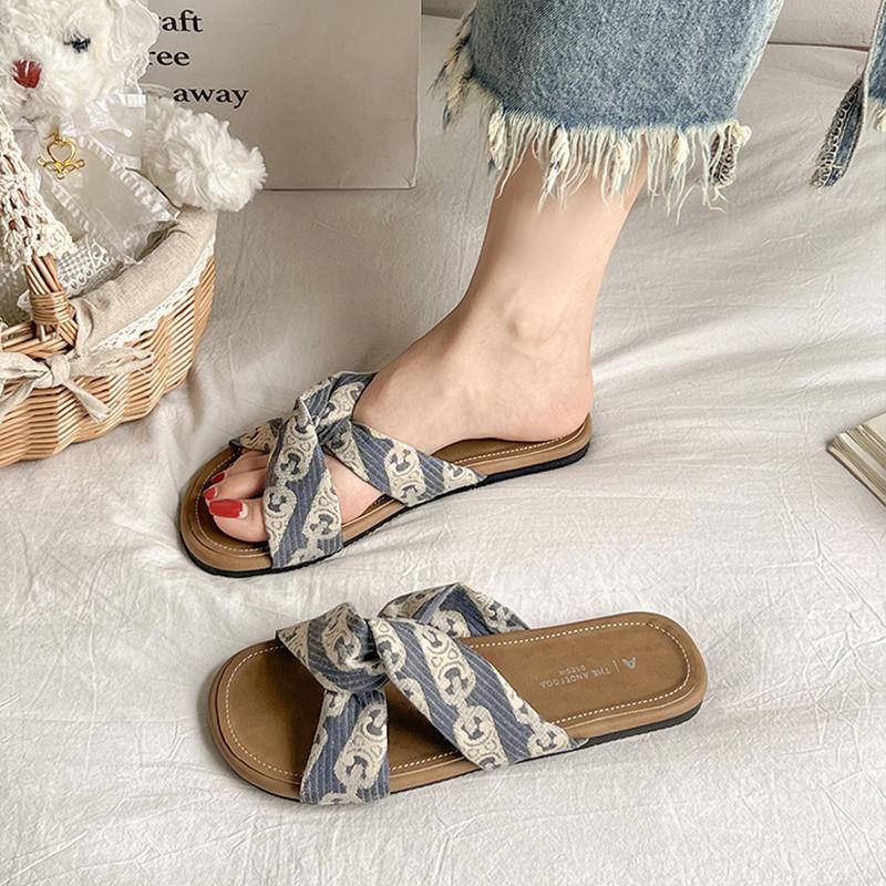 French flat-bottomed cross-word slippers women's summer wear 2025 new fairy style with skirt beach cool slippers