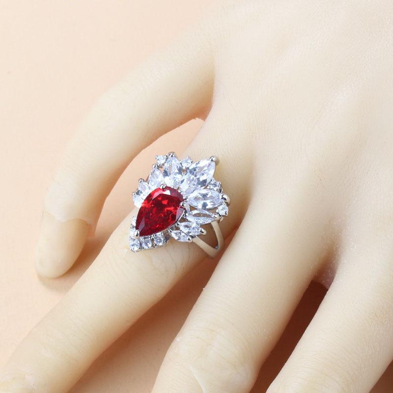 Set dámských náušnic, náhrdelníku a prstenu s přívěskem z modrého safíru