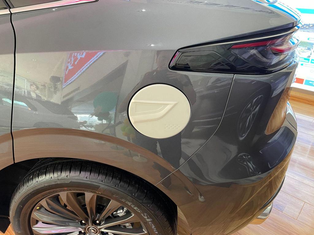 Changan UNI-K '22 Fuel Tank Cap, Side Emblem, Rearview Mirror, Fog Light Cover, and Front Lower Trim Set.
