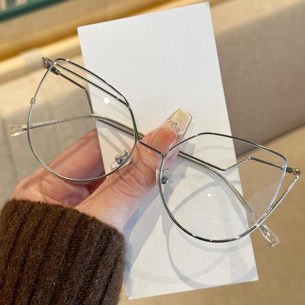 

European and American retro style men s and women s fashionable flat light glasses for watching TV, mobile phones, computers, an