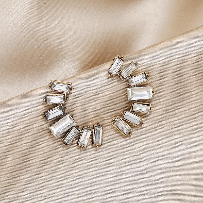 Hot-Selling Simple Crystal Rhinestone Geometric Half-Round Stud Earrings