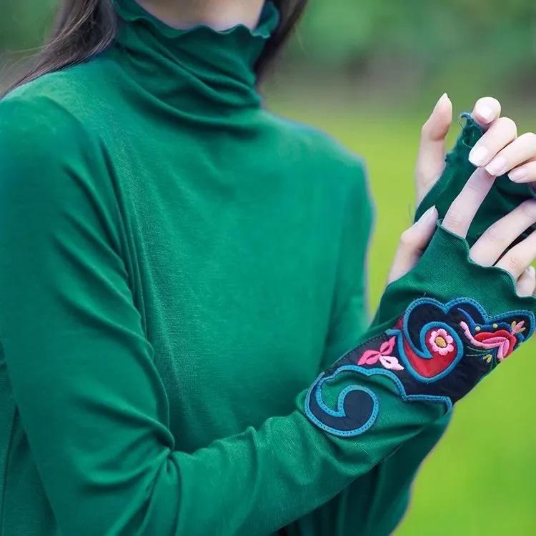 

Double-Sided German Velvet Ruffle Turtleneck Women s Ethnic Embroidered Top for Spring & Autumn L (100-120 lbs)