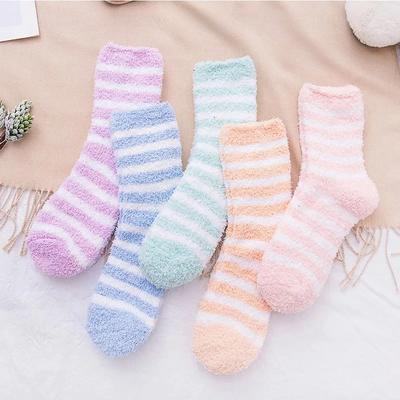 1 Paire Chaussettes de Sommeil en Polaire Corail Rayées pour Femmes Automne et Hiver Épaissies Chaudes Mi-Mollet Chaussettes d'Intérieur Simples Chaussettes de Sol