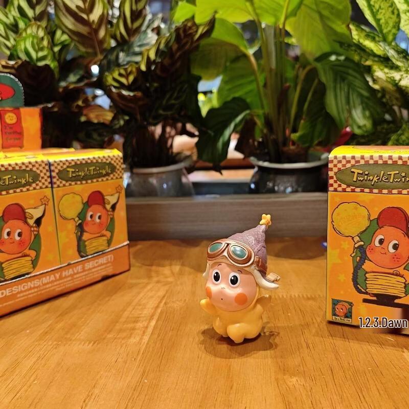 JINGRUIXIANG Little Astronaut Blind Box Toy