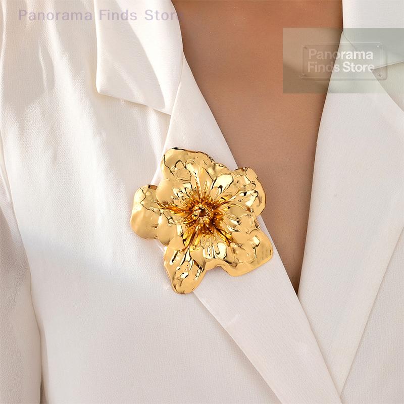 Large Statement 3D Layered Golden Flower Brooch for Women Elegant Retro Collar Accessory for Party Wedding Daily Wear