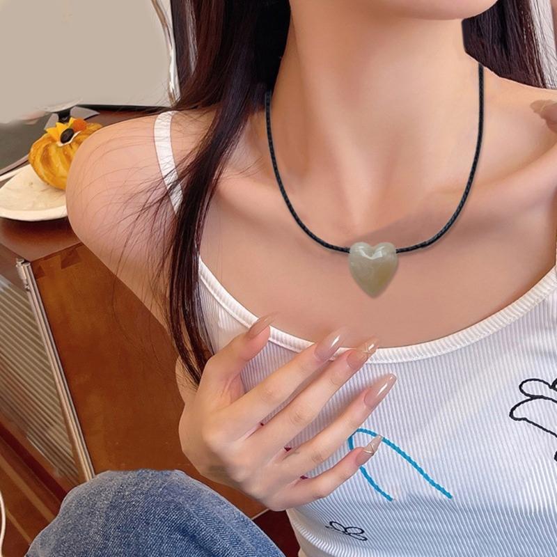 Colorful Resin Love Heart Necklace Stylish Love Heart Necklace Adornment Personalized Heart Pendant Neckchain Charm