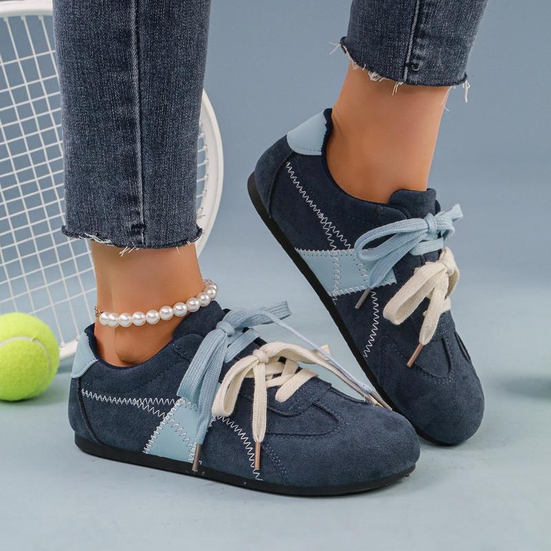 Women's Spring-Autumn Flat White Casual Sports Board Shoes, Training Style Versatile Footwear.