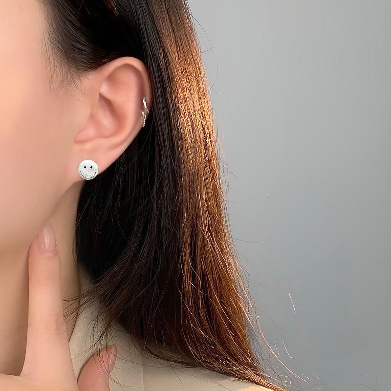 Personalized Brushed Smiley Earrings for Women with Cute Fashionable and Versatile Design New Earrings