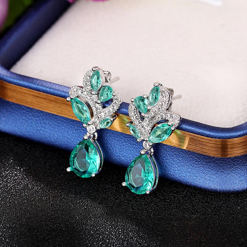 1 Pair, Fashionable, Inlaid with Synthetic Zircon, Fashionable and Exquisite Versatile Earrings.