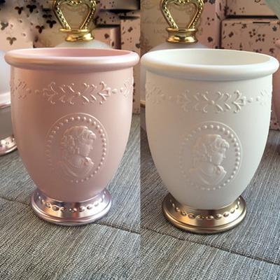 Porta pennelli per trucco Laduree Embossment - Bianco / Rosa - Custodia per pennelli cosmetici di lusso