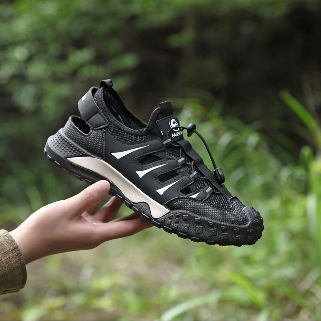 

2025 летние дырчатые сандалии мужские, с закрытым носком, для улицы, для пляжа, для ходьбы в воде, нескользящая мягкая подошва, дышащие повседневные сандалии 39