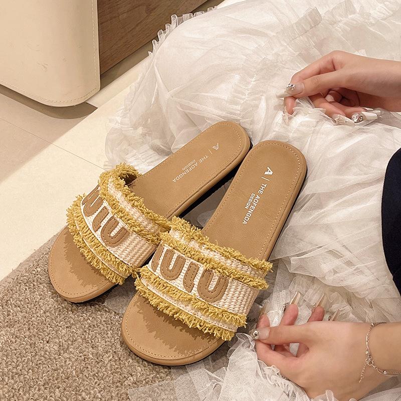 French Small Fragrant Slippers Women's Summer Wear 2025 Summer New Fashion Letters One Word Flat Bottom Beach Cool Slippers