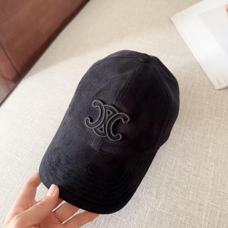 Бейсболка с буквой Junbie M