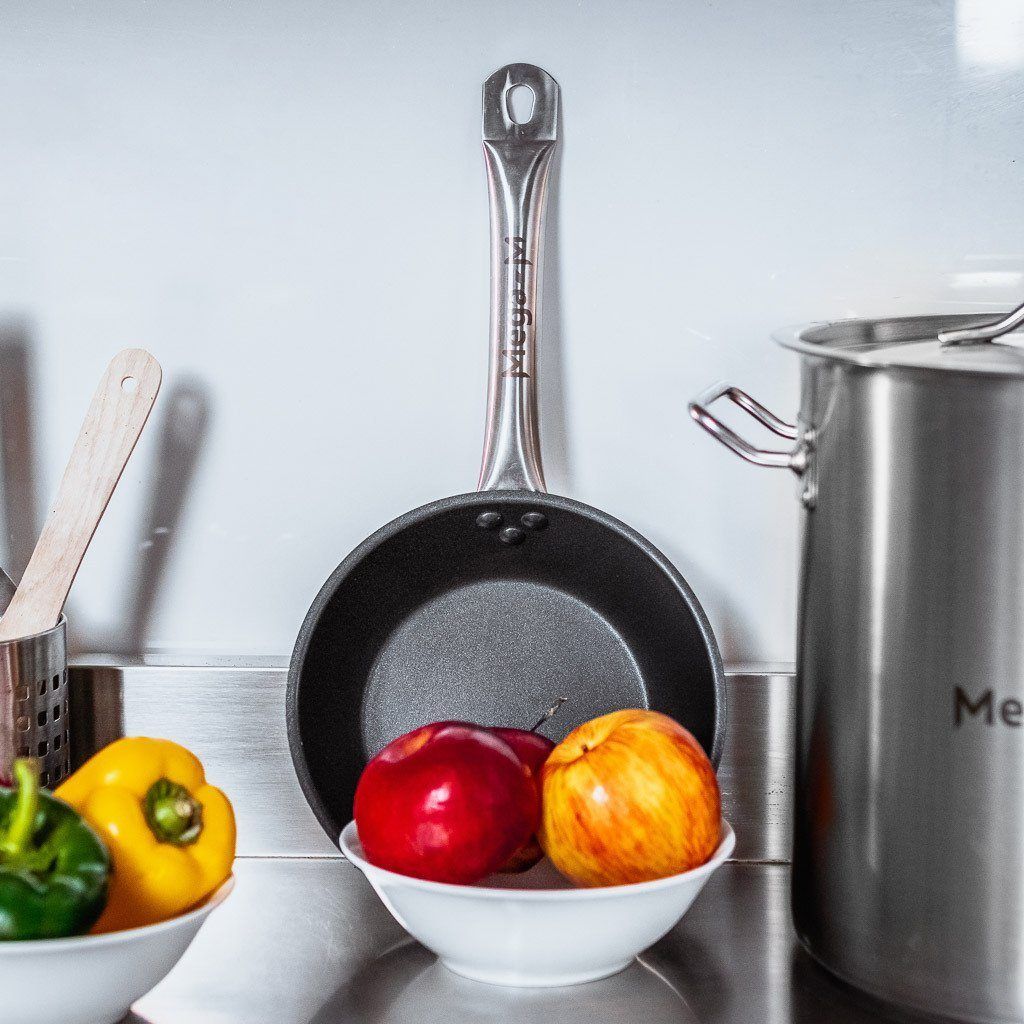Frying Pan With Non-Stick Coating Mega-M, Diameter 24 Cm N