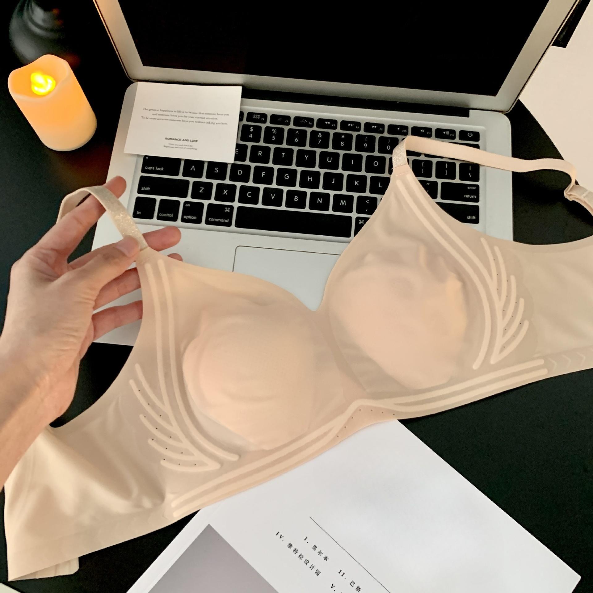 

Female Spring and Summer Ultra Thin New Style Ice Silk Cool Feeling Without Trace Big Chest Show Small Underwear 2XL рожевий