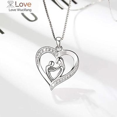 Exquisite Heart Shaped Pendant Necklace Mother and Child Embrace Love Jewelry Elegant Mother's Day Women Accessories