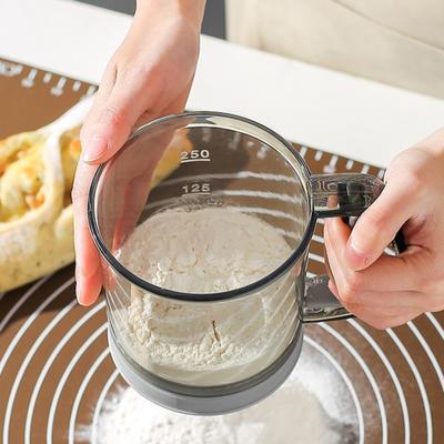 Passe-farine Manuel Yousheng Transparent en Plastique de Qualité Alimentaire Tamis à Farine Manuel Tasse à Mesurer Double Couche Passe-farine pour la Pâtisserie Sucre en Poudre Cacao