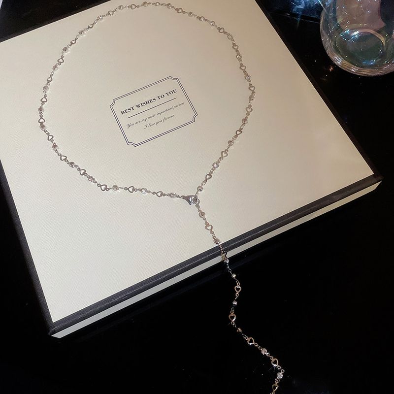 European and American Exquisite Long Necklace for Women, Fashionable, Elegant, Versatile Sweater Chain, Light Luxury, Unique Design Jewelry