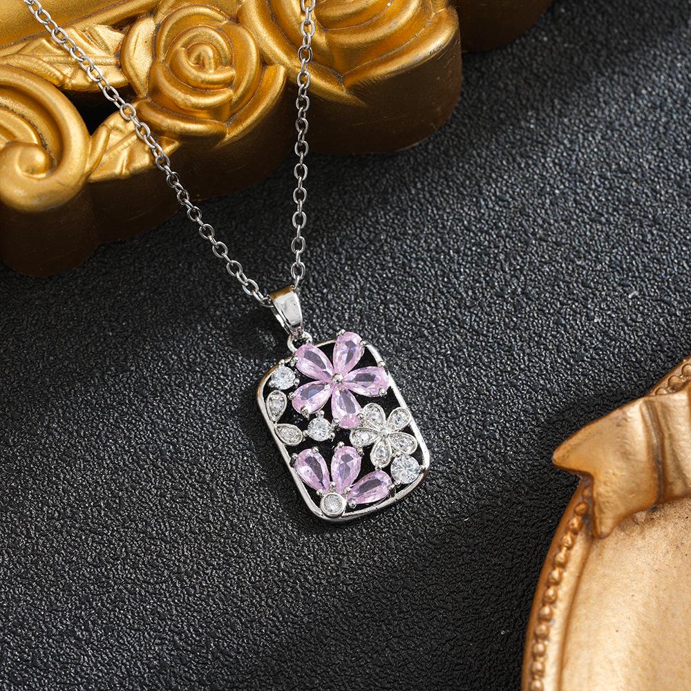 Elegant Floral Necklace: High-End, Personalized Design Clavicle Chain for Women