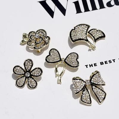 Fashionable Brooches for Woman Shiny Rhinestone Alloy Flower Decorative Brooch Women's Blouse Accessories