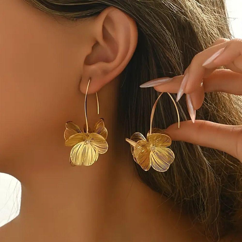 

Hollow Floral Design Gold Ginkgo Earrings Gold Plated Daily Wear Jewelry For Women золотий