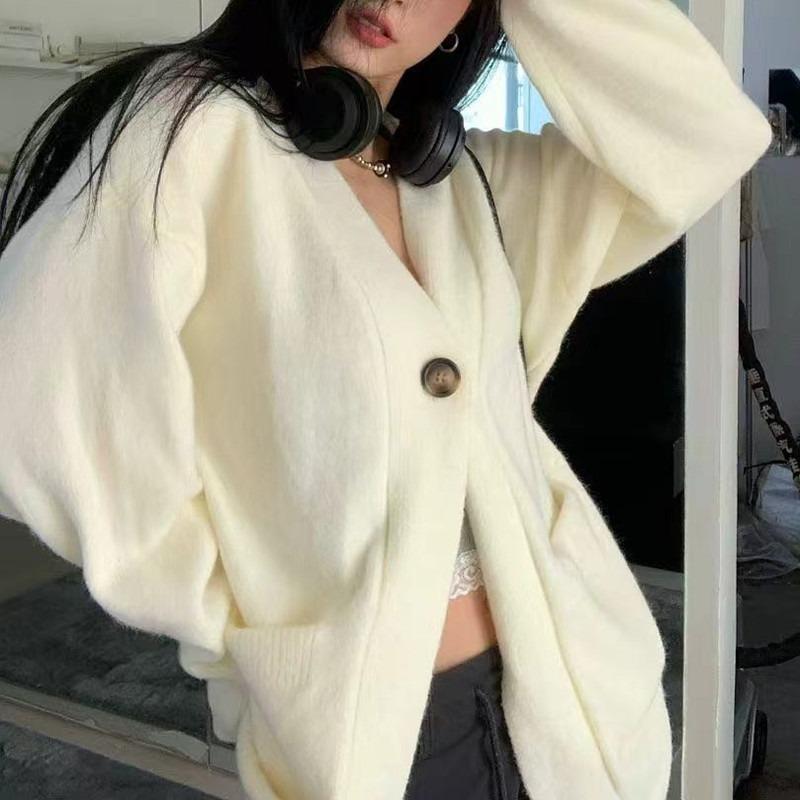 Um Cardigan Tricotado de Estilo Coreano Solto e Descontraído para Outono e Inverno Feminino, Um Novo Casaco Suéter Macio e Casual com um Botão