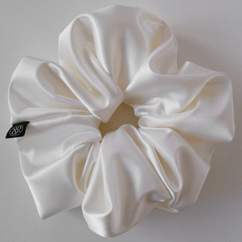 Voor Pearl Satin Scrunchie_Large_Light Ivory