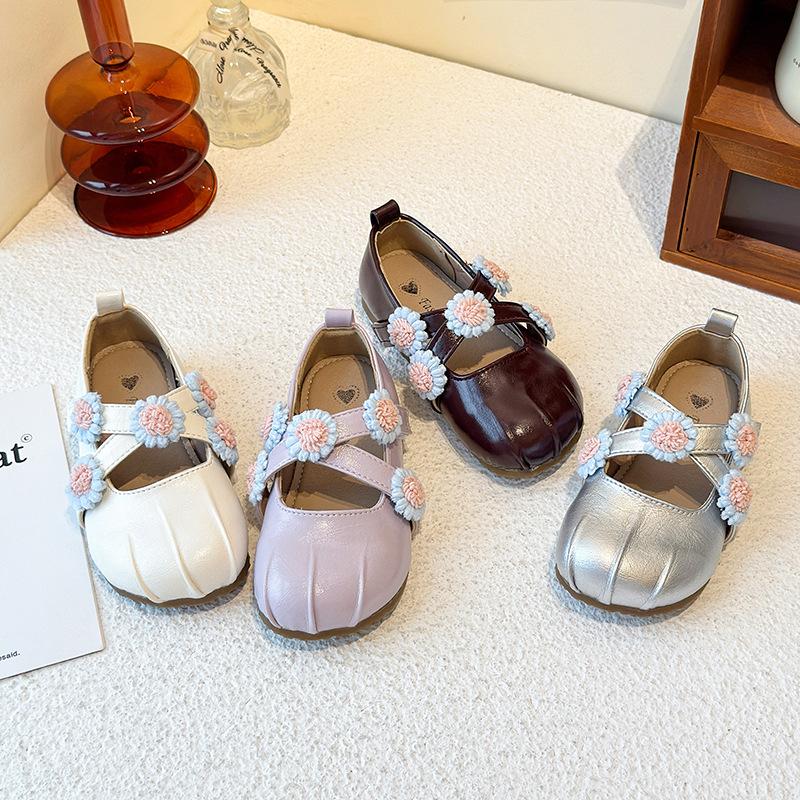 Korean version of girls 2025 retro princess shoes flower shallow mouth children's single shoes soft sole small leather shoes Mary Jane classmate