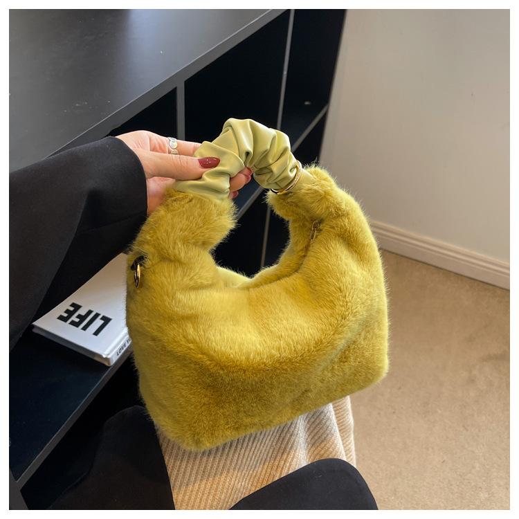 

Осенне-зимняя плюшевая плиссированная сумка для женщин, модные простые меховые сумки через плечо, повседневная милая сумка через плечо для женщин (20cm<Max Length<30cm)