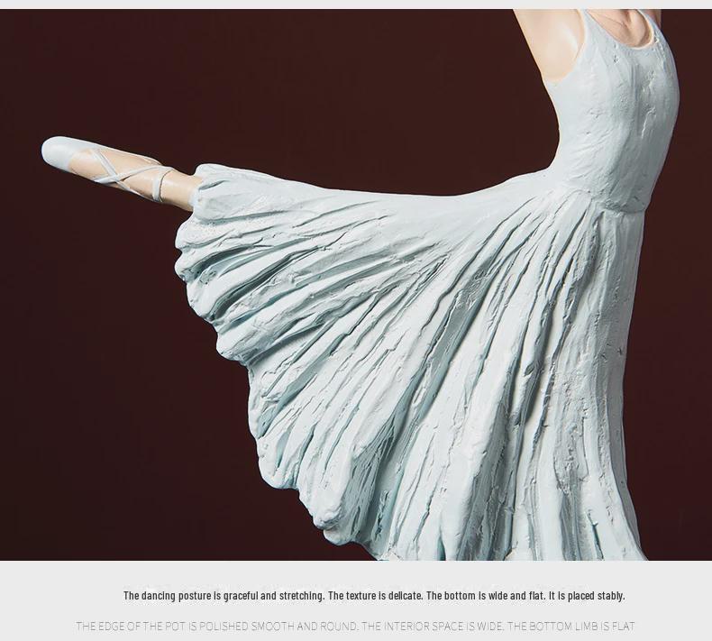 Elegantní figurka baletní tanečnice - moderní bytová dekorace do obývacího pokoje nebo vinárny