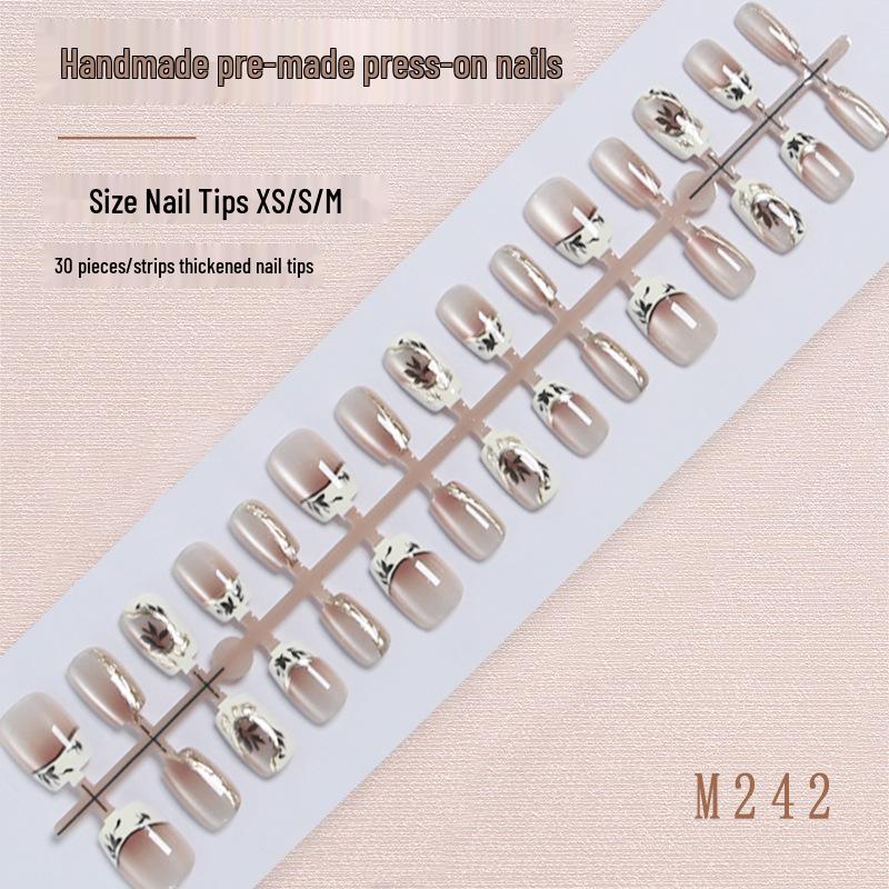 

Luxury Autumn/Winter Maple Leaf Nail Tips – 30 Handmade Pre-Finished Pieces