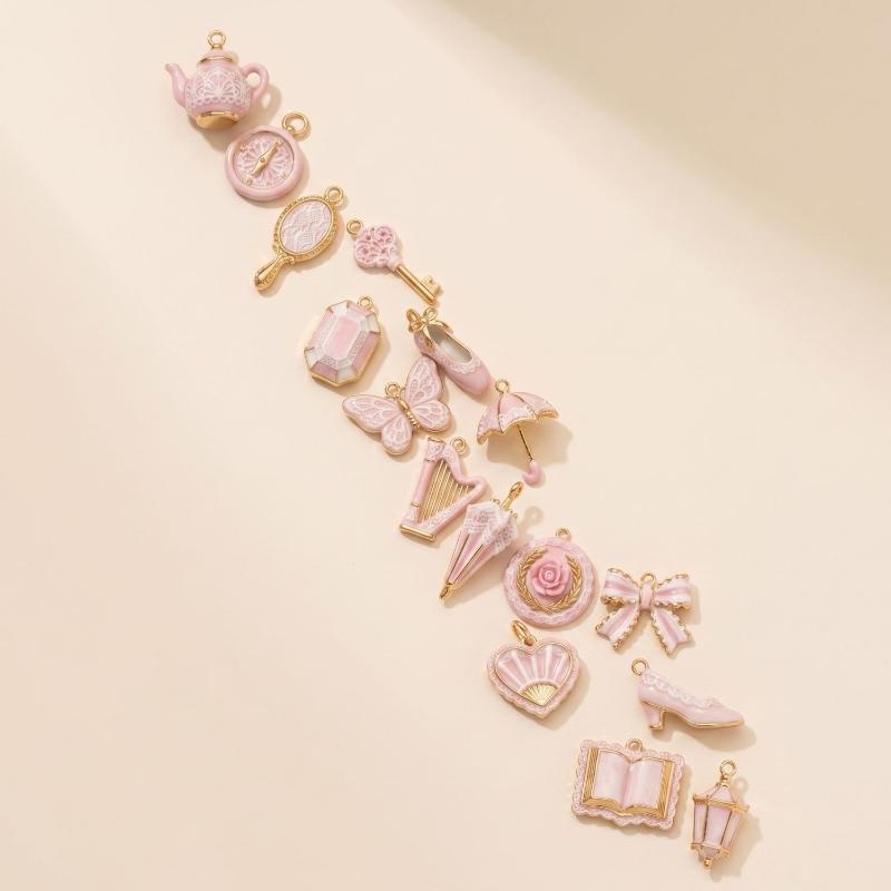 French-Style Powder Lace Pendant Delicately Dripping Oil Exquisitely Gold-Edged A Retro Girlish Accessory A Charming Design.