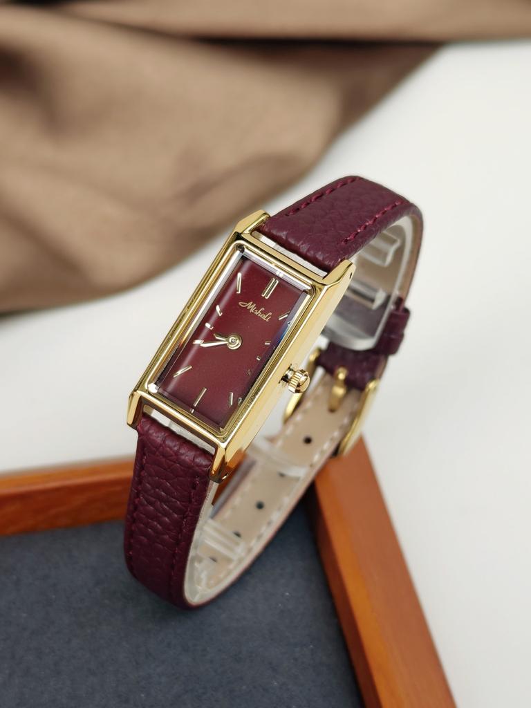 Retro Red Square Watch, Vintage And Sophisticated, Simple And Elegant Quartz Watch For Women, A Trendy Timepiece For Ladies.