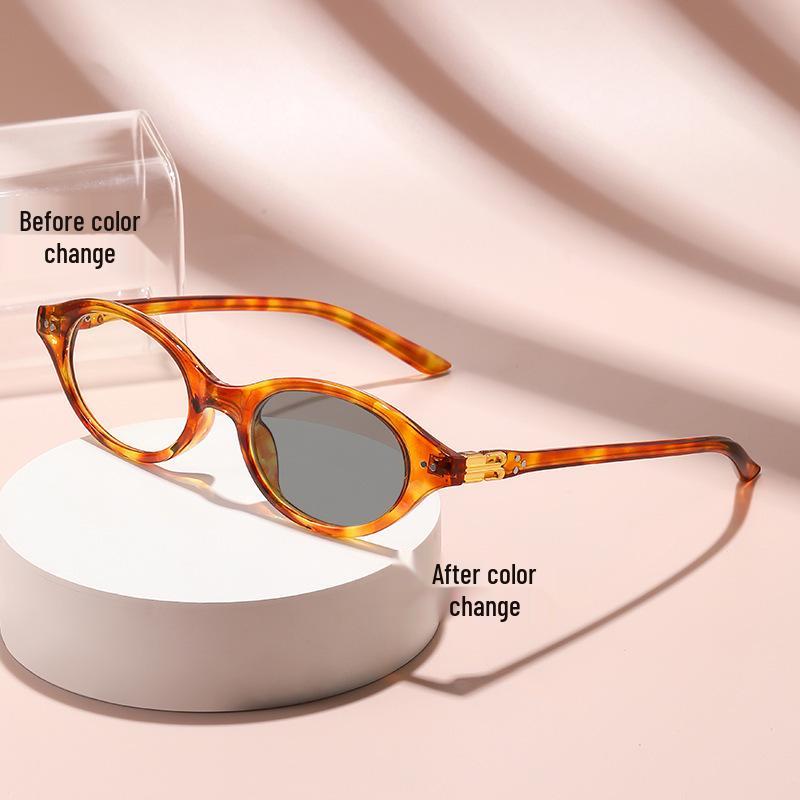 

Retro Light-Sensitive Color-Changing Ultralight Myopia Glasses for Nerds