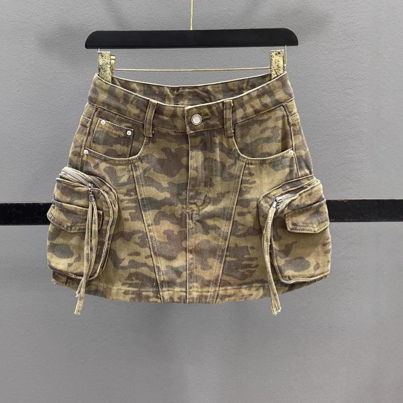 Three-dimensional pocket tooling camouflage denim skirt 2025 summer new Spice Girl street A word anti-light skirt