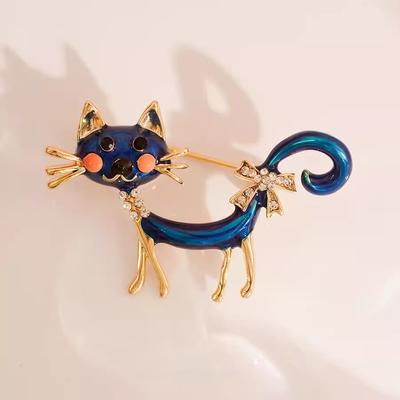 Spilla Gatto Blu Carino, Design Femminile di Alta Gamma, Spilla Animale di Nicchia, Spilla con Chiusura a Spilla Anti-Luce con Accessori
