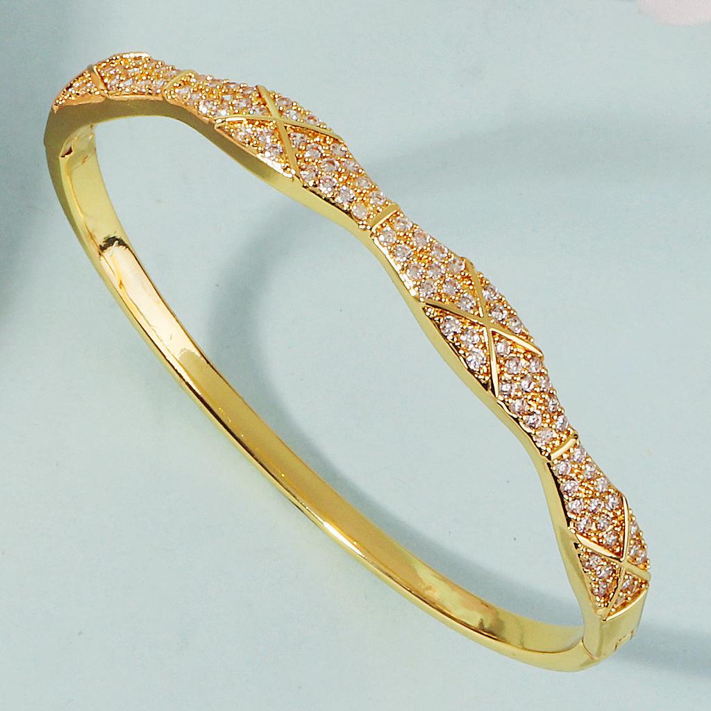 Luxury Micro Paved Zircon Bracelet For Women Simple Gold Full Diamond Clasp Bangle Versatile Non Fading Fashion Jewelry