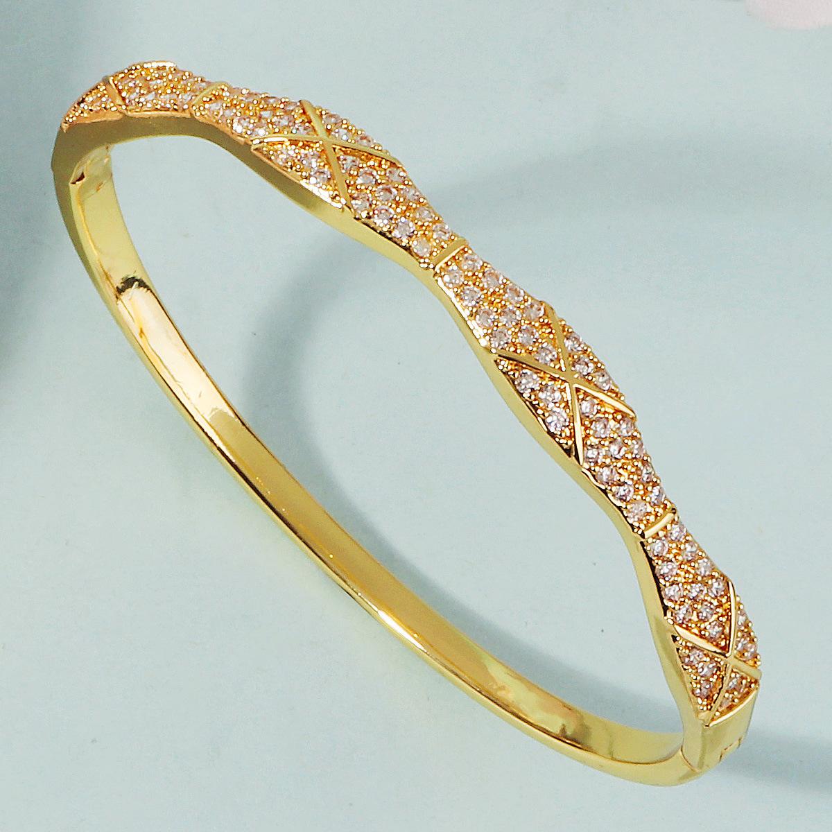 Luxury Micro Paved Zircon Bracelet For Women Simple Gold Full Diamond Clasp Bangle Versatile Non Fading Fashion Jewelry