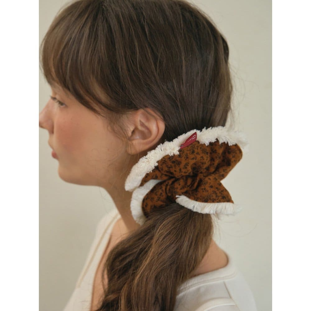 

Резинка для волос с кисточкой-цветком_Верблюжий(O25-Acc05)