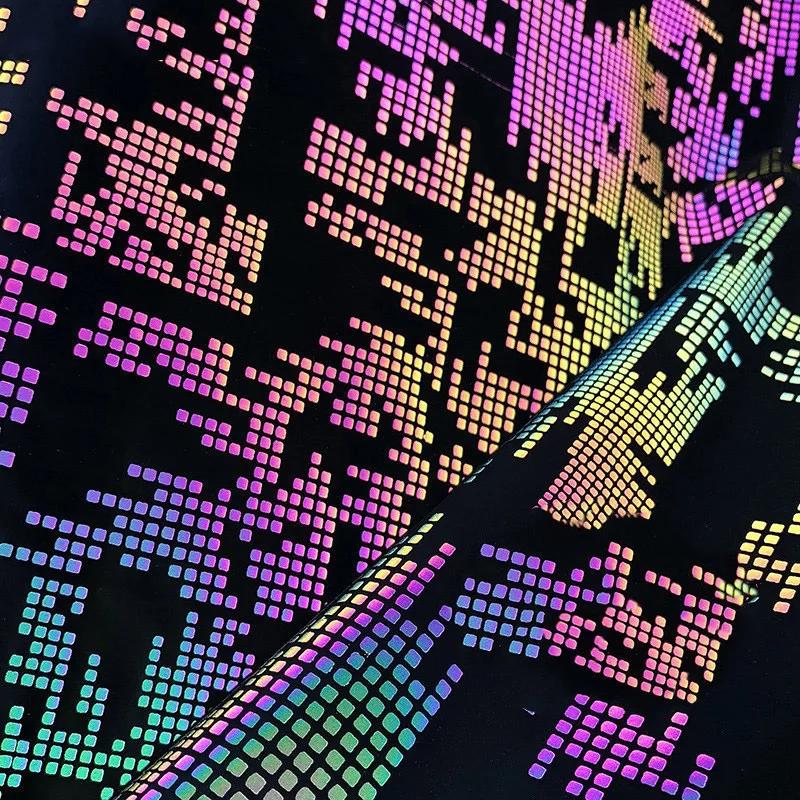 Reflektierender Zauberstoff, der im Dunkeln in Regenbogenfarben leuchtet – brillant reflektierender Polyesterfaserstoff, Meterware für DIY-Nähprojekte
