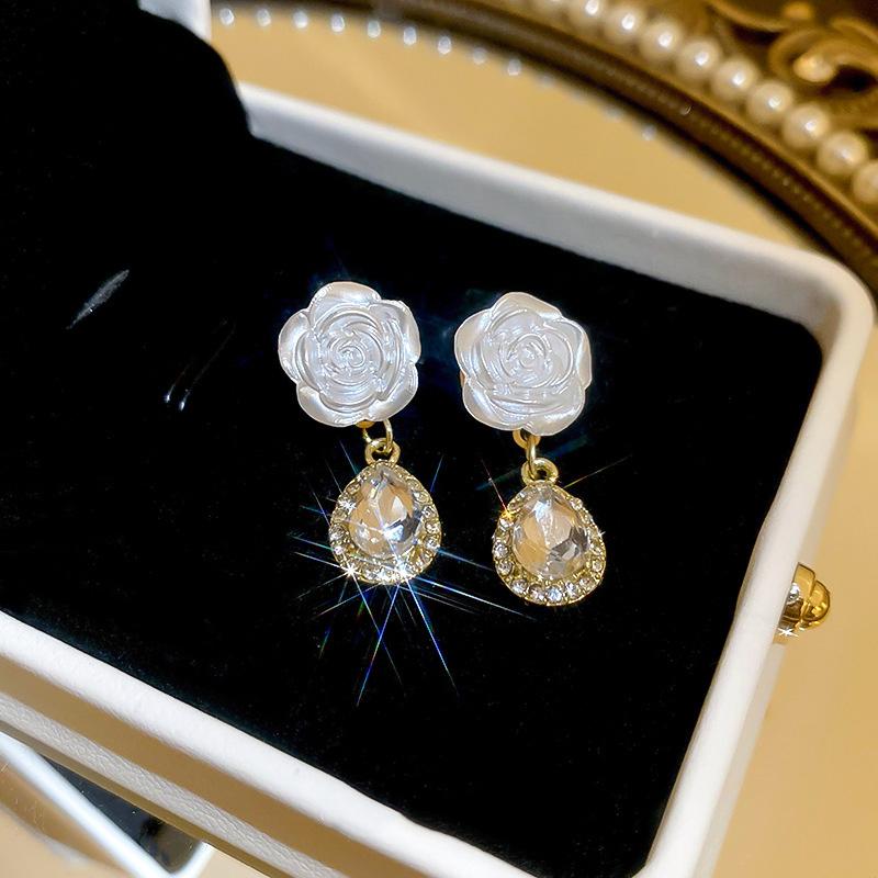 White Flower Top Water Drop Pendants Women's Dangle Earrings Elegant Acrylic Crystal Luxury Wedding Ear Jewelry 2025 new in