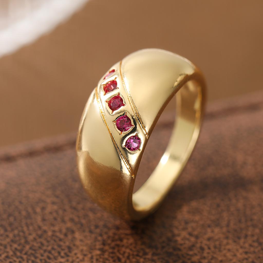Retro luxurious pink artificial zirconia ring made of copper, a fashionable women's ring for gift purposes