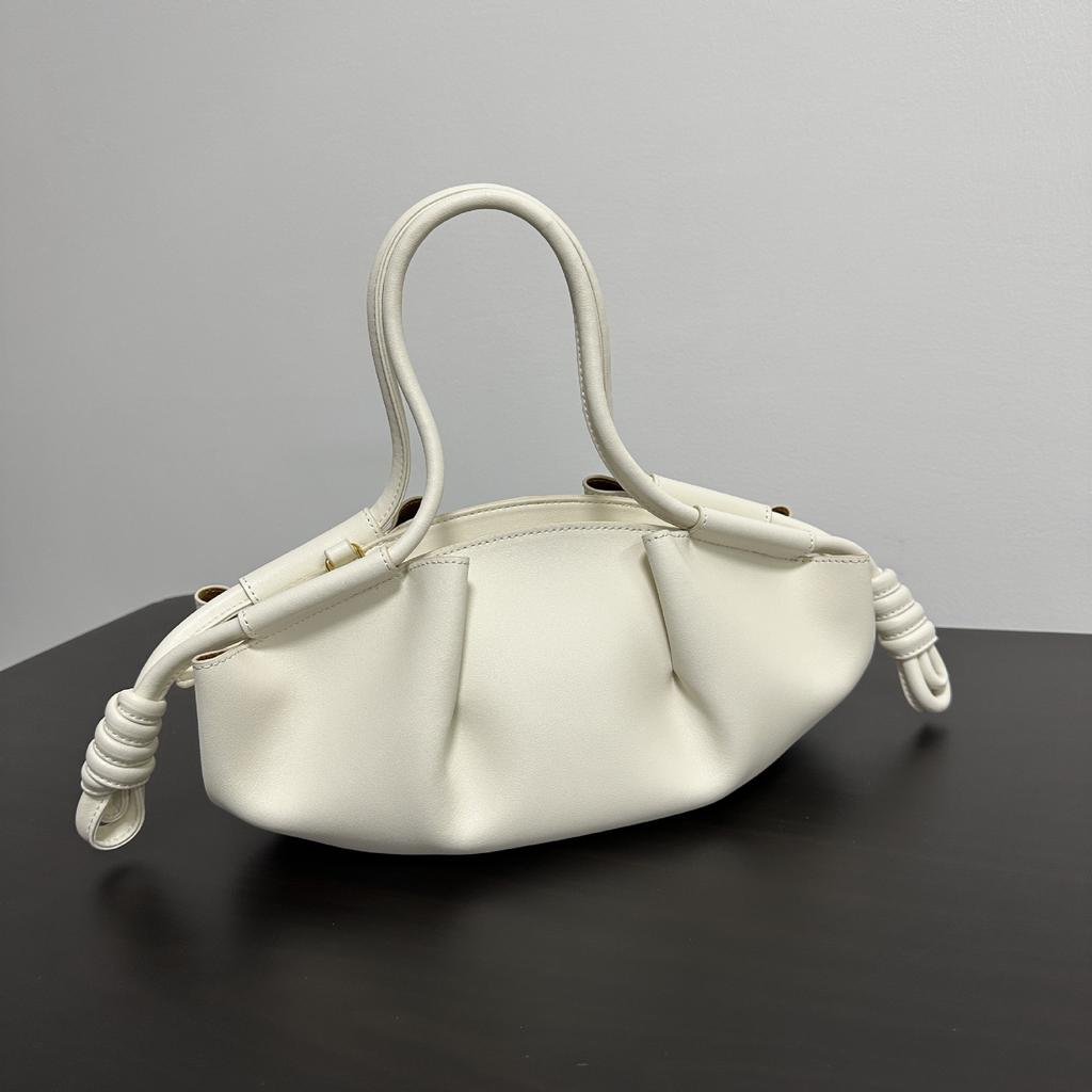 2025 New Internet celebrity catwalk model leather cloud bag dumpling bag drawstring women's bag fashion high sense messenger portable