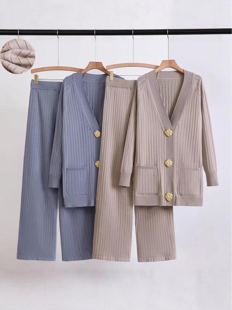 European-Style Women's Two-Piece Set: Knit Cardigan & Wide-Leg Pants - Trendy Spring/Autumn Fashion with Metal Buttons
