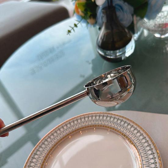 Fettlöffel mit verlängertem Edelstahlgriff Anti-Rutsch-Griff Tiefe Kapazität Öl-Suppen-Ausgießlöffel Restaurant-Servierlöffel