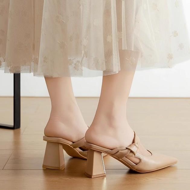 Mules pointues pour femmes 2025 printemps et été nouveau vêtement d'extérieur un mot avec talon épais sac tête confortables et polyvalentes sandales à talons hauts wo