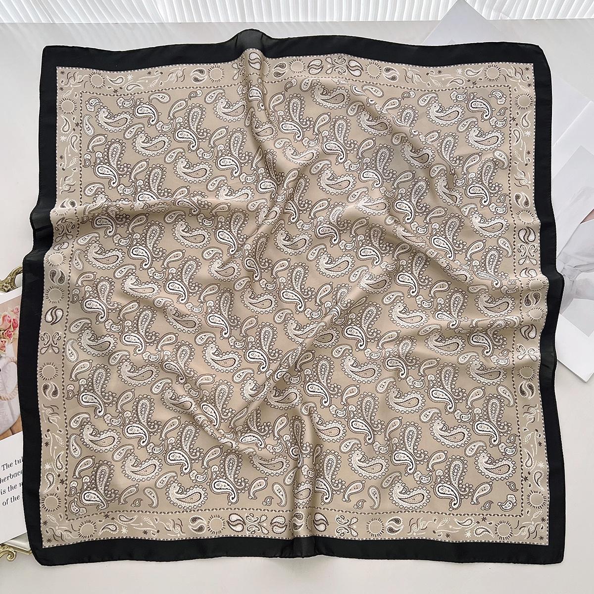 

Чжан Жуонань Одинаковый шелковый шарф Женский весенне-летний ретро-шарф с аксессуарами из кешью Шарф на шею Маленький квадратный шарф 66cm